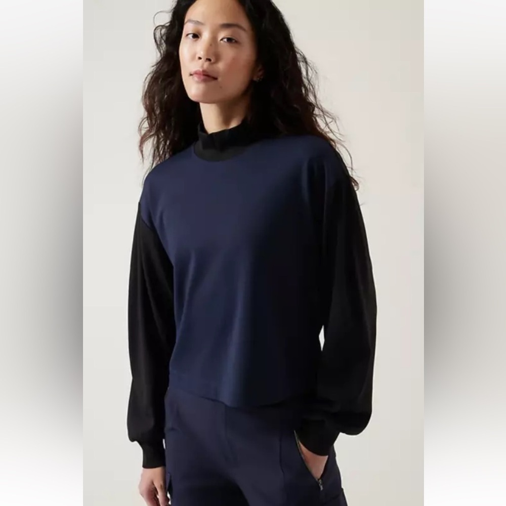 New Athleta Women's Venice Sweatshirt NWT Large color Black/Navy